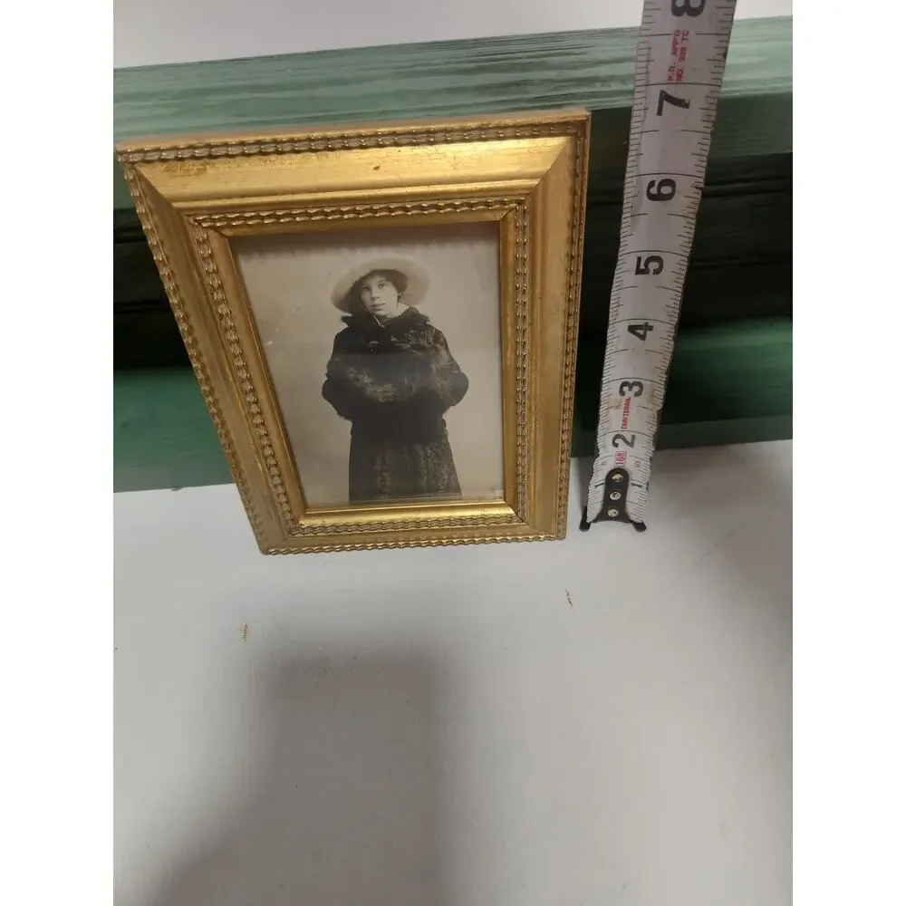 Vintage Gold Gilt Wood Picture Frame w Antique Family Portrait Beaded Trim 5x7